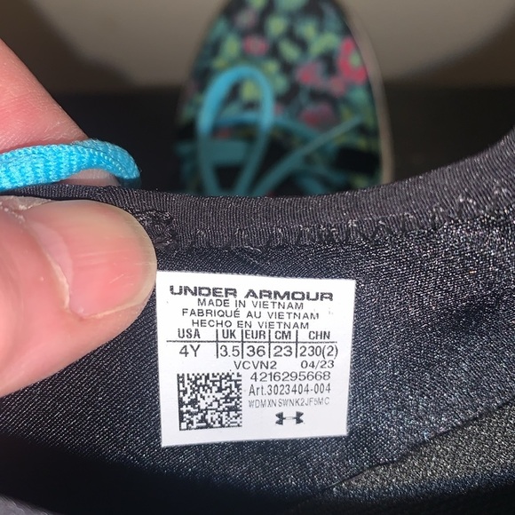 Black Floral Under Armour Infinity 3 Tennis Size 4 - Picture 10 of 10